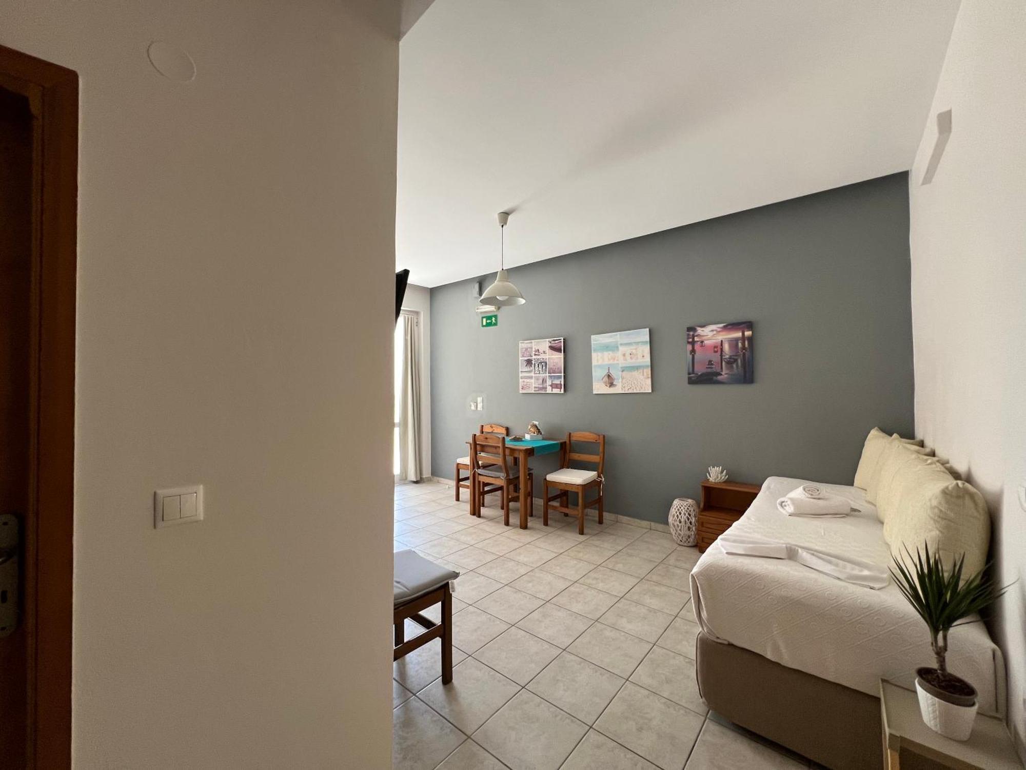 Artemis Rooms Two Steps By The Sea Platanés Exterior foto