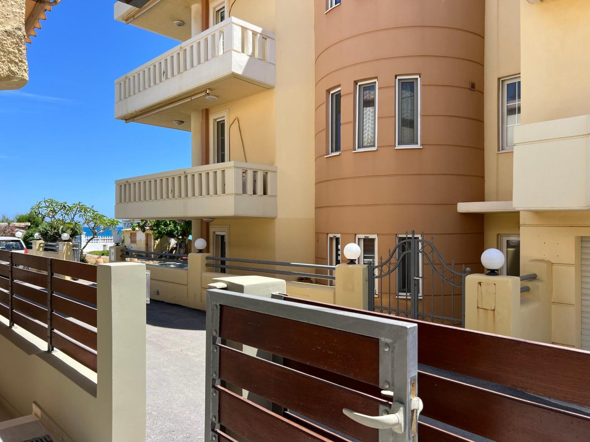 Artemis Rooms Two Steps By The Sea Platanés Exterior foto