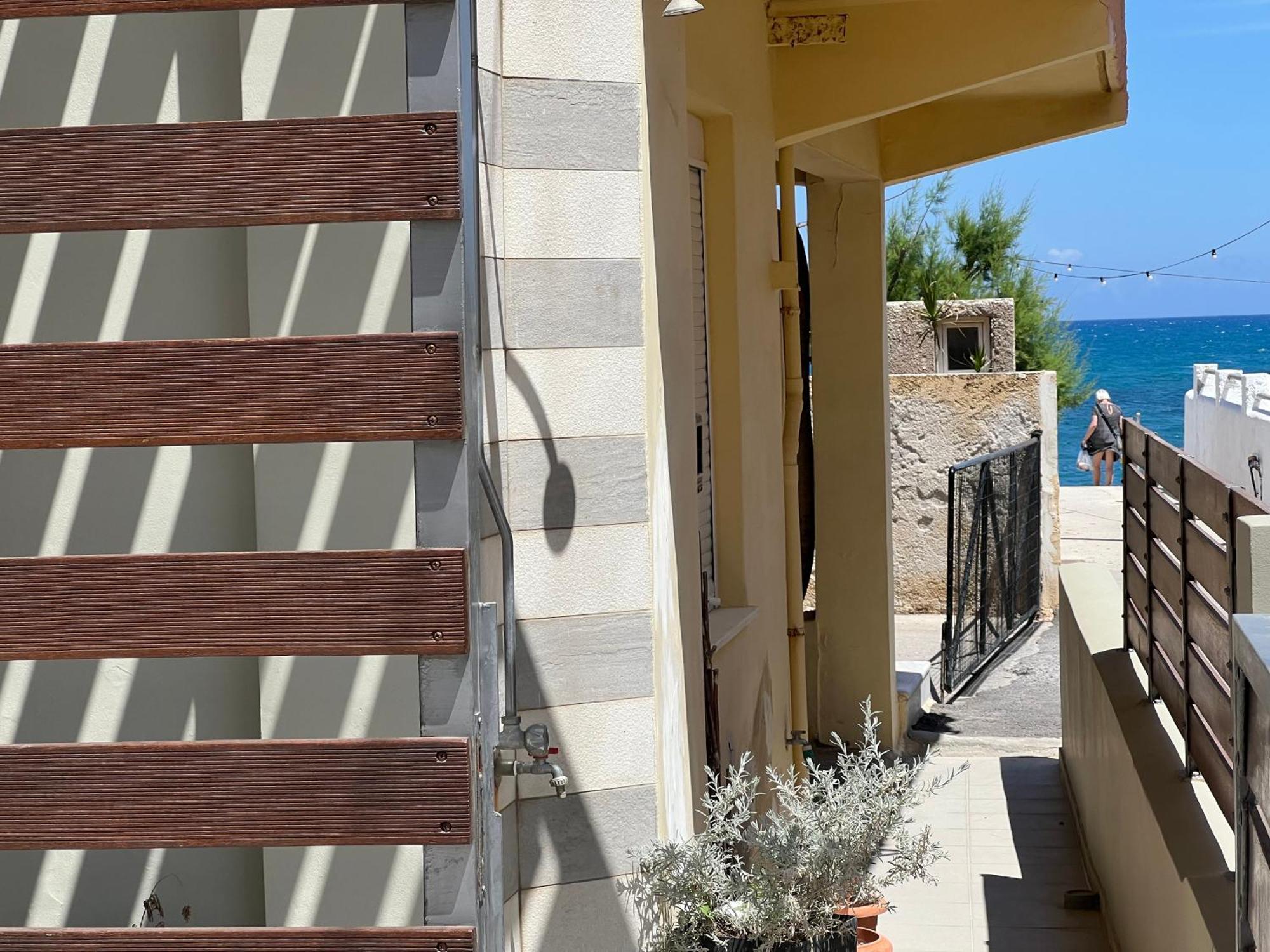 Artemis Rooms Two Steps By The Sea Platanés Exterior foto