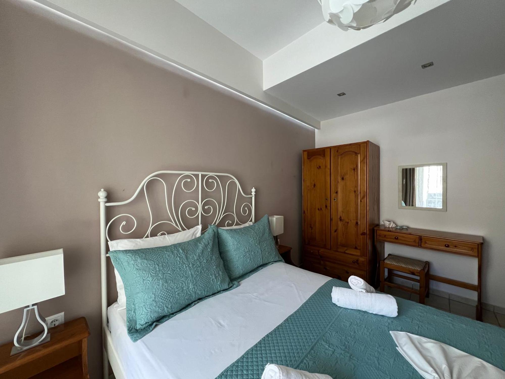 Artemis Rooms Two Steps By The Sea Platanés Exterior foto
